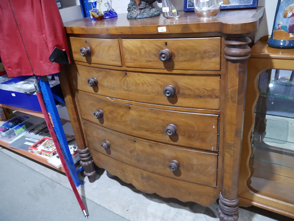 Victorian bowfront chest Image 1++
