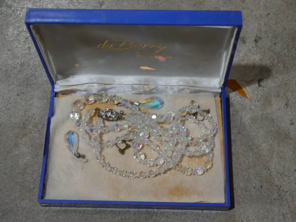 Costume jewellery Image 1++