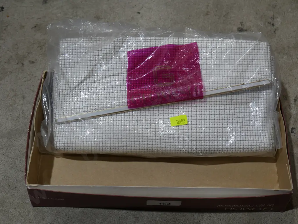 Glow mesh clutch bag Image 1++