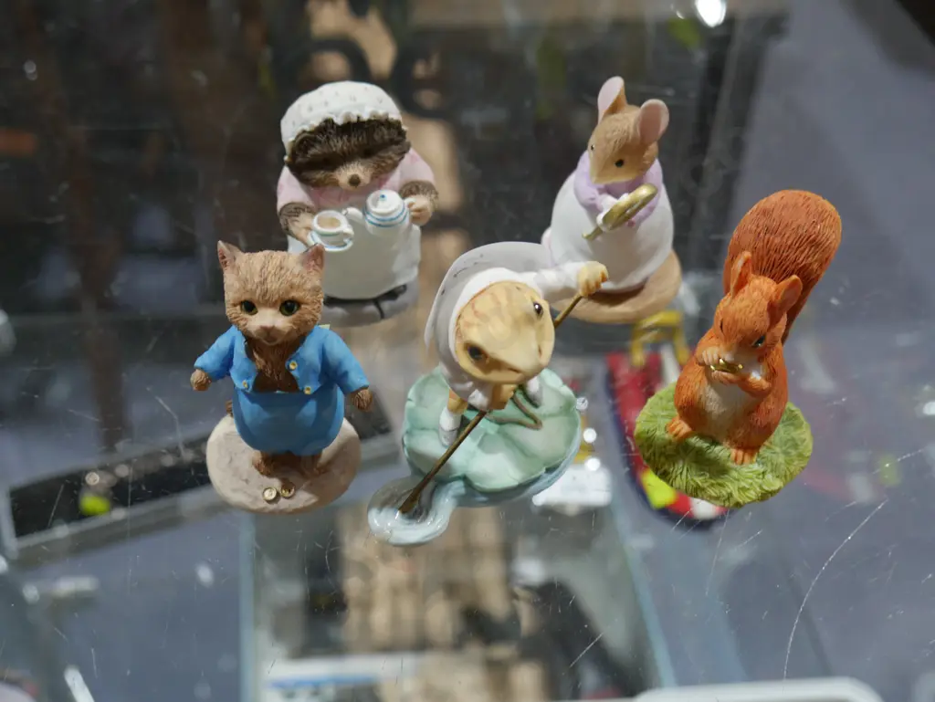 5 Peter Rabbit ornaments Image 1++