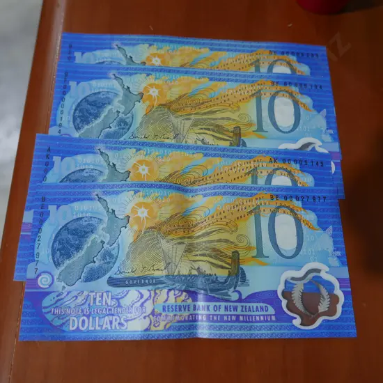 4 New Zealand millennium $10 banknotes