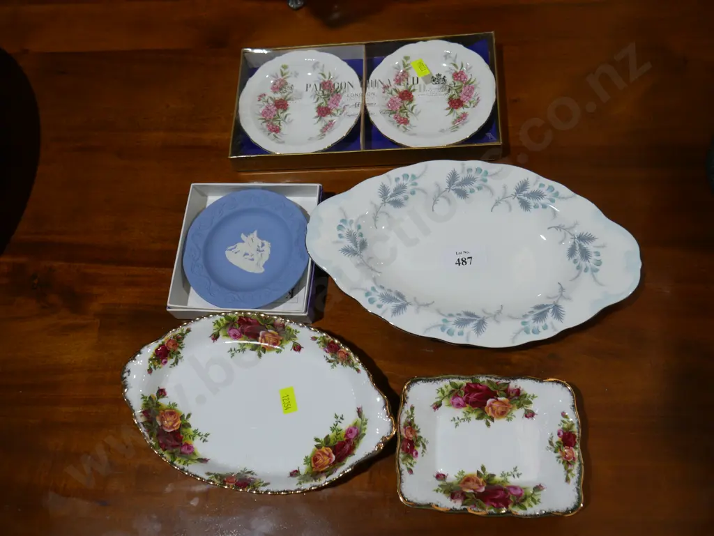 Assorted china dishes Image 1++