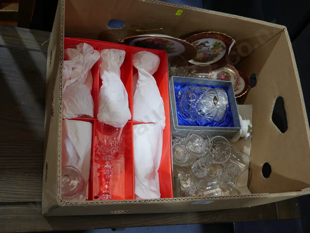 Box of glassware Image 1++