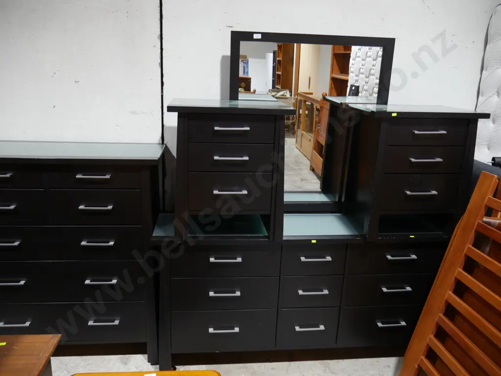 Four piece bedroom suite Image 1++
