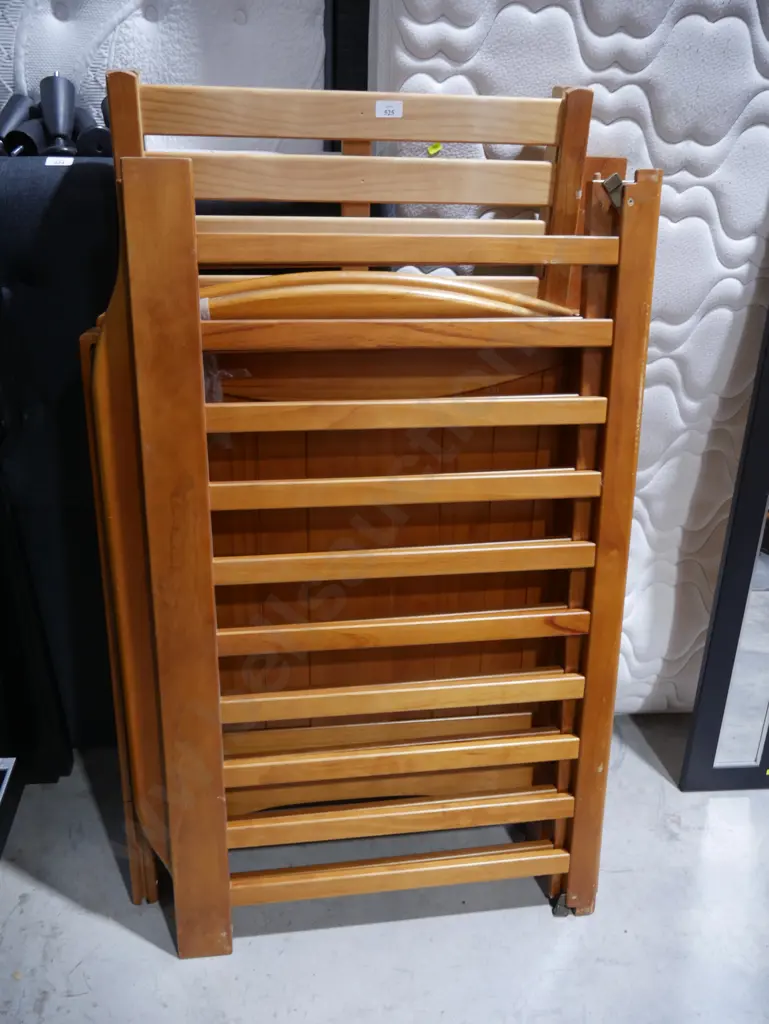Child's cot Image 1++