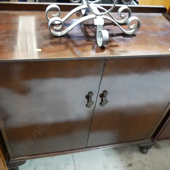 Sideboard cabinet