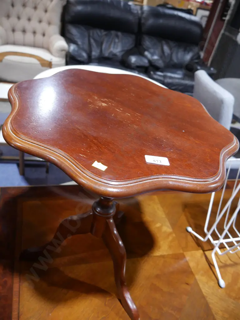 Side table Image 1++