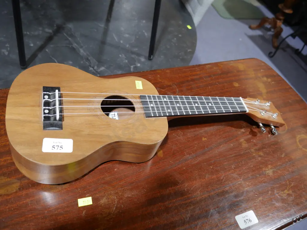 Tiare ukulele Image 1++