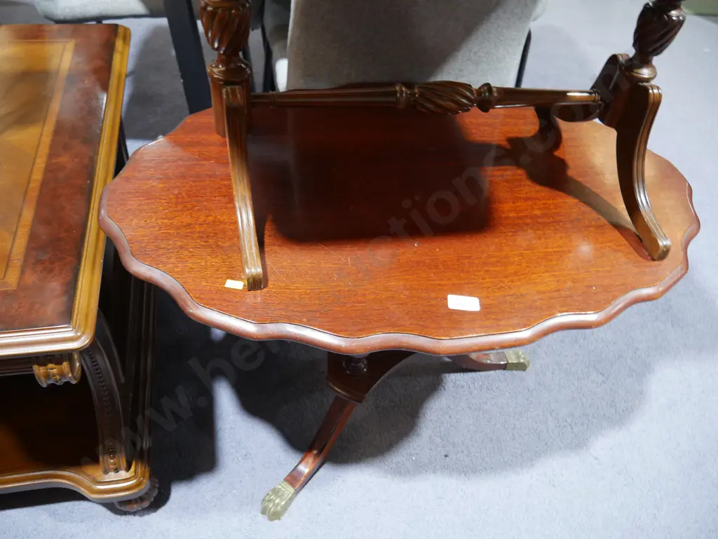 Pedestal coffee table Image 1++