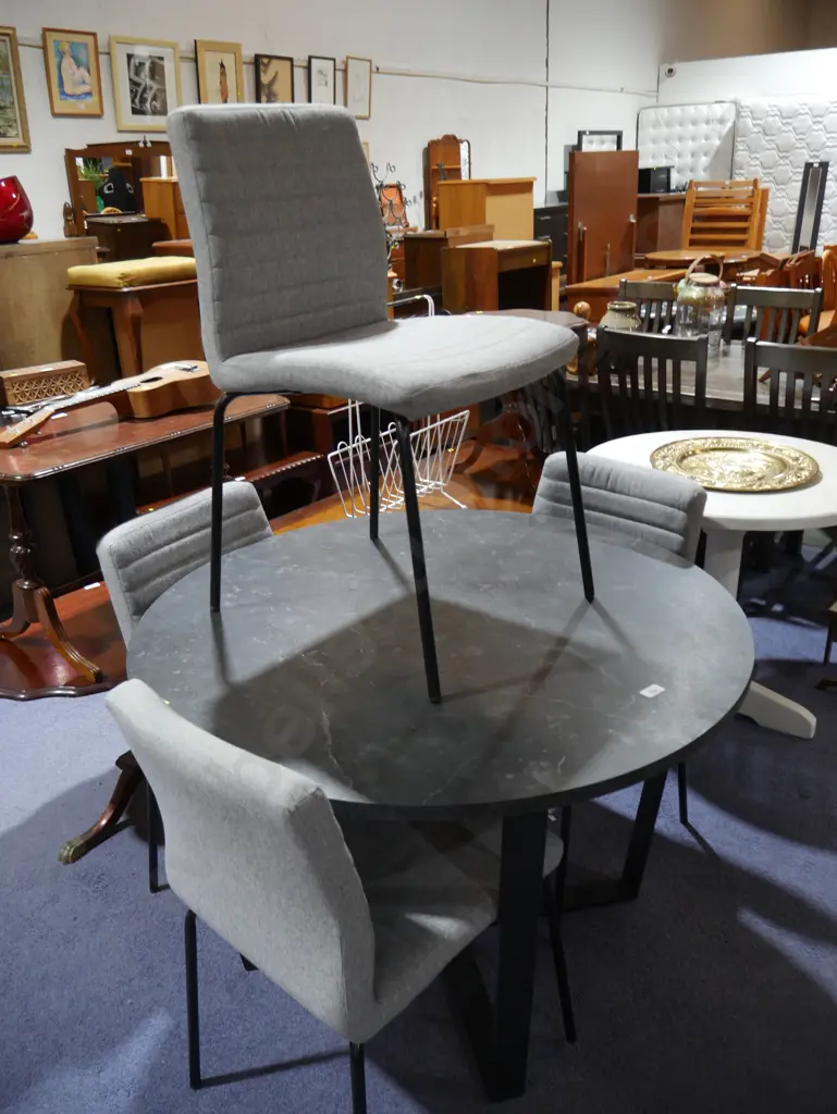Round modern dining table and four chairs Image 1++