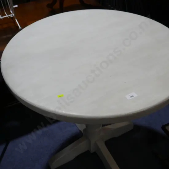 White round pedestal table