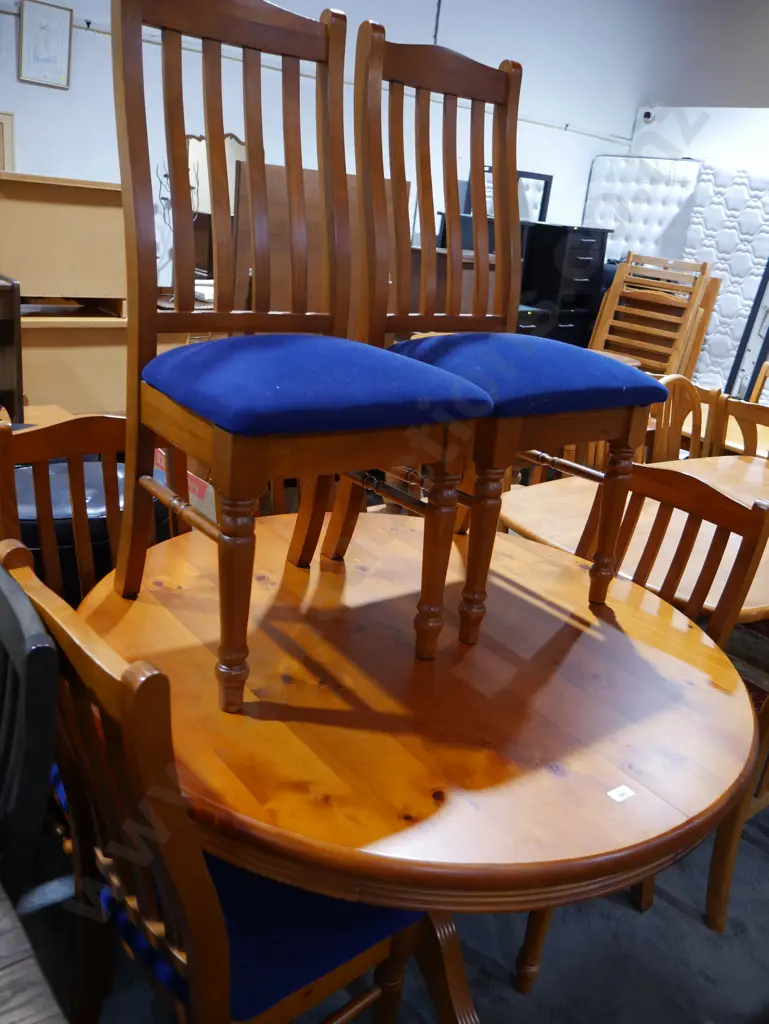 Dining table and six chairs Image 1++