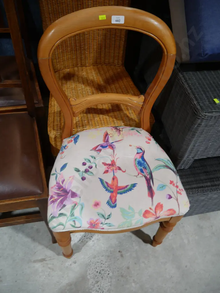 Balloon back chair with bird upholstery Image 1++