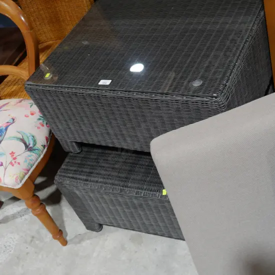 2 outdoor coffee tables