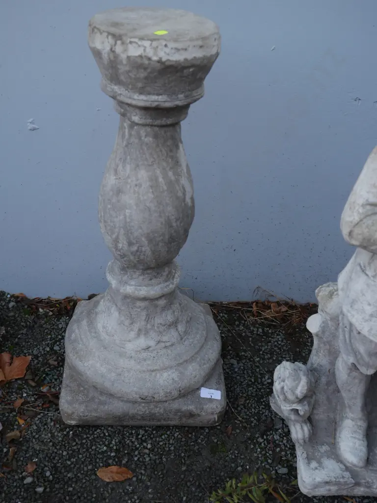 Outdoor pedestal plant stand Image 1++