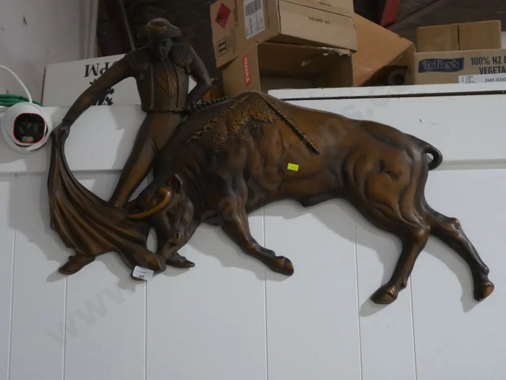 Matador and bull wall hanging Image 1++