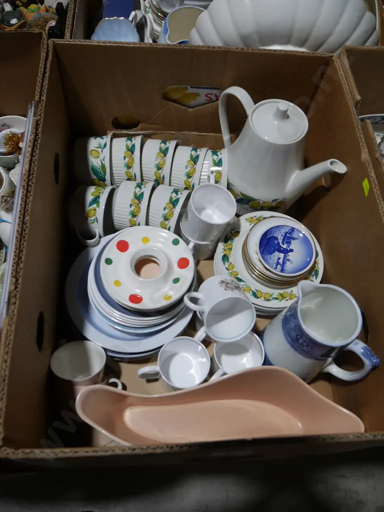 Box of china Image 1++