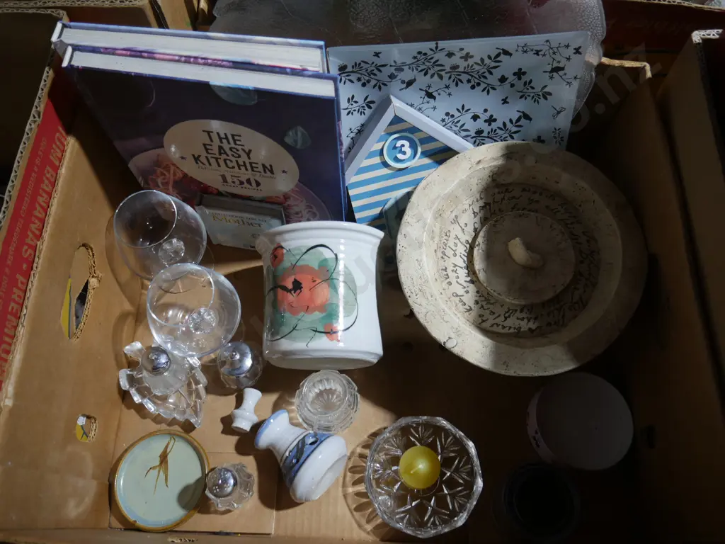 Glassware, recipe books etc Image 1++