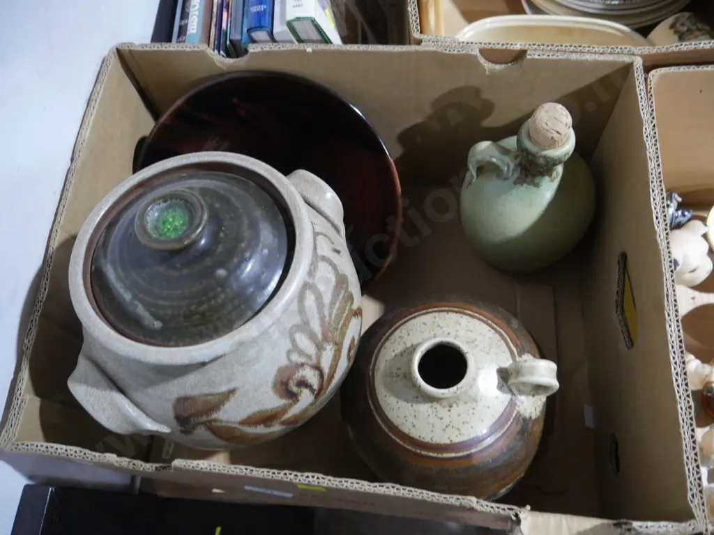 4 pieces of pottery ware Image 1++