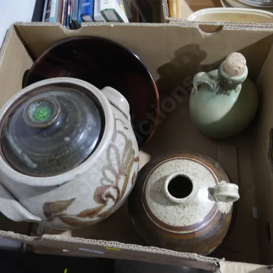 4 pieces of pottery ware