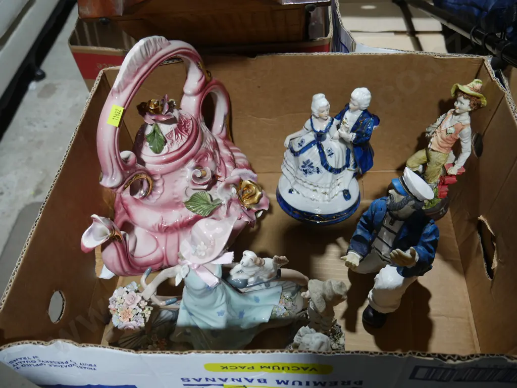 Figurines, large teapot Image 1++