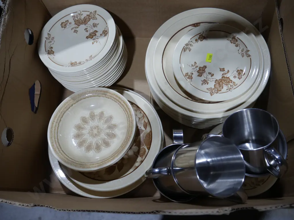 Crown Lynn dinnerware etc Image 1++