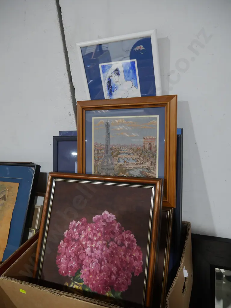 Box of assorted artworks Image 1++