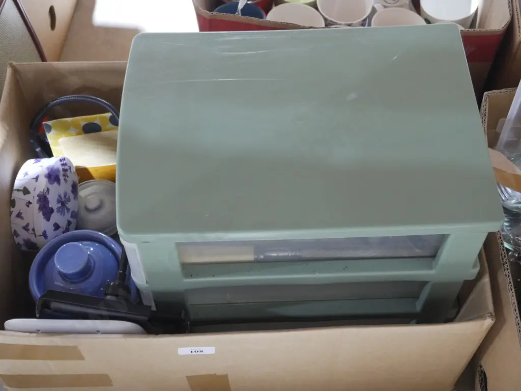Plastic drawers etc Image 1++