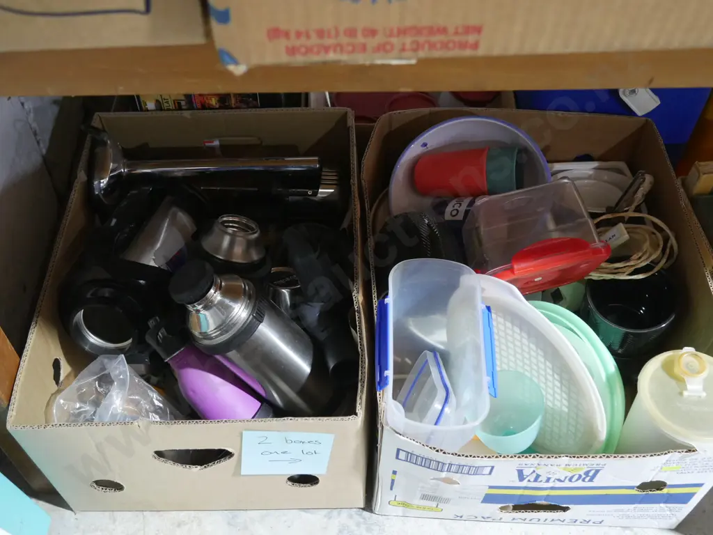 2 boxes of kitchenware Image 1++