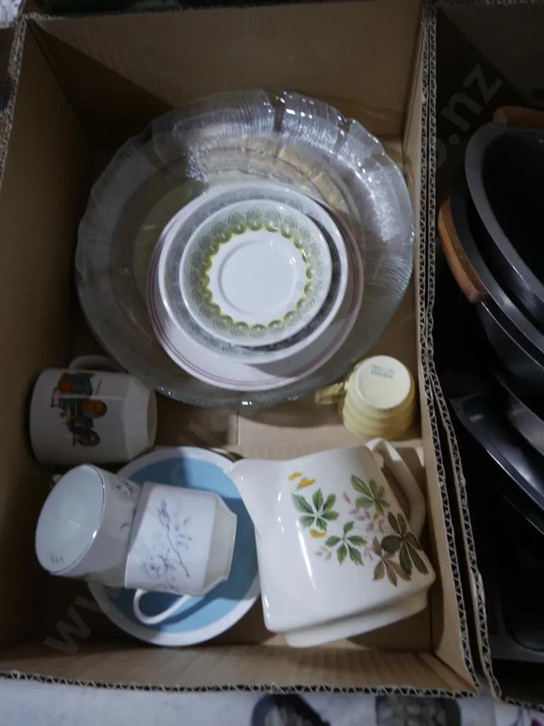 Pottery ware, glass plate Image 1++