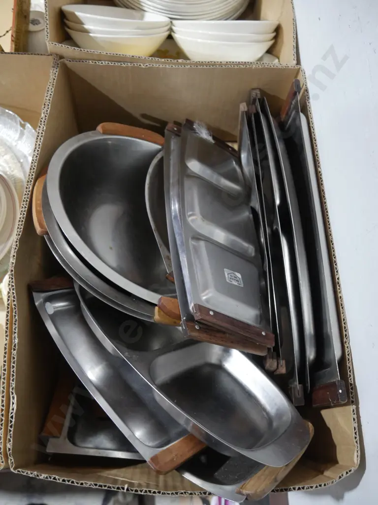 Metal trays Image 1++