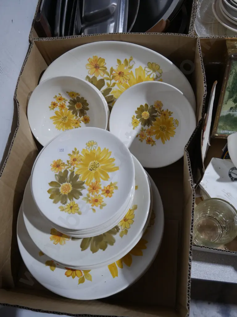Crown Lynn Topaz dinnerware Image 1++