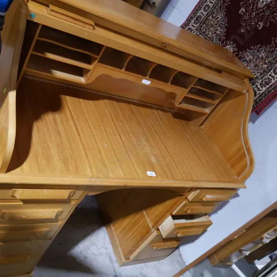 Roll top desk
