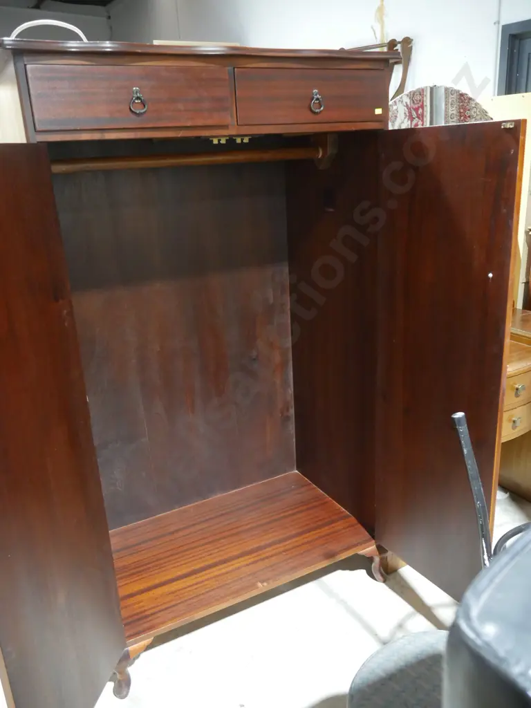 Freestanding wardrobe Image 1++