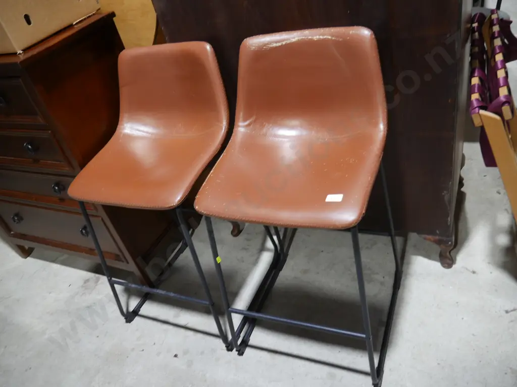 Pair of barstools Image 1++