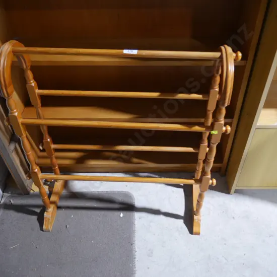 Towel rack