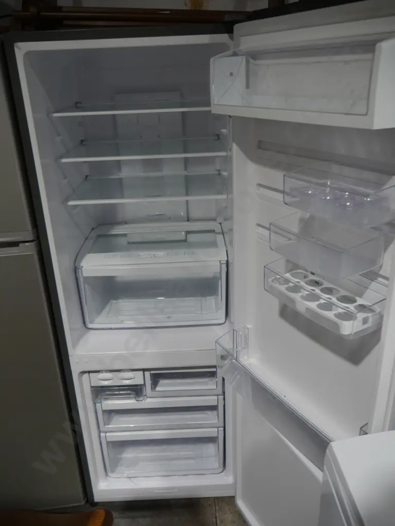 Stainless steel Westinghouse fridge freezer Image 1++