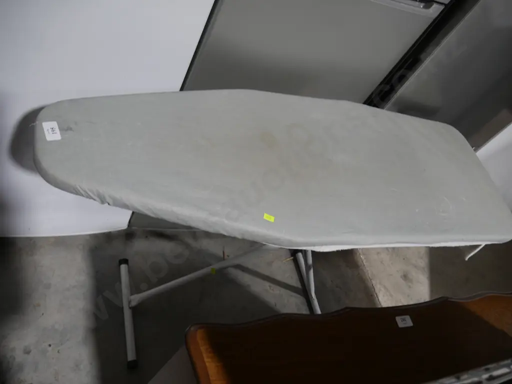 Ironing board Image 1++