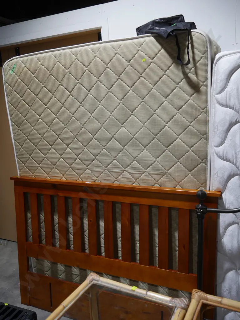 Queen size bed and headboard Image 1++