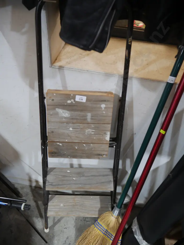 Step ladder Image 1++