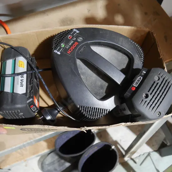 Bosch battery charger and batteries