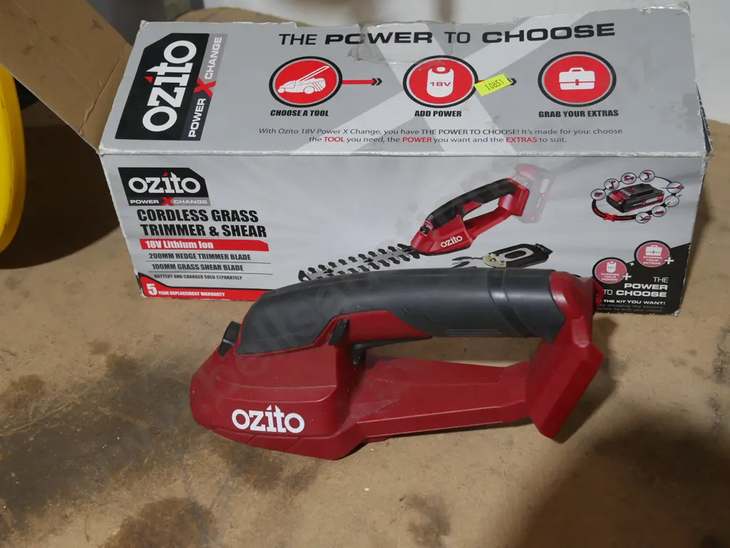 Ozito cordless grass trimmer and shear Image 1++