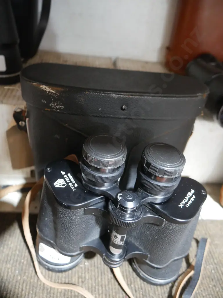 Binocular and case Image 1++