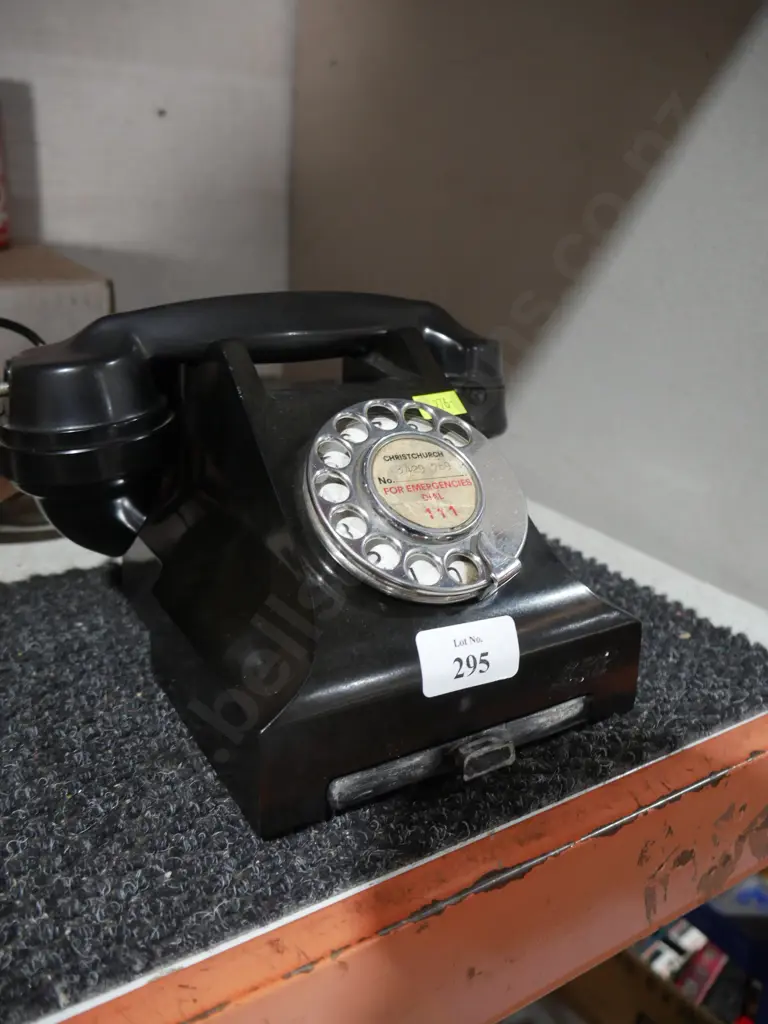 Dial telephone Image 1++
