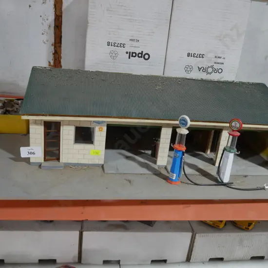 Toy petrol station