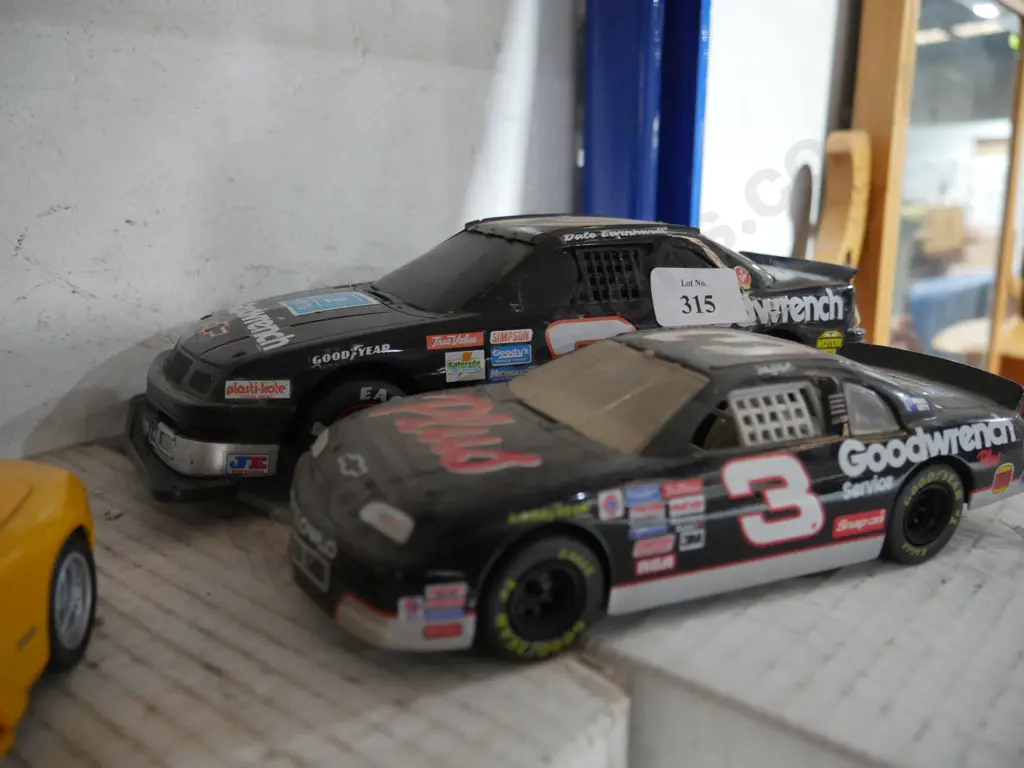 Two model cars Image 1++