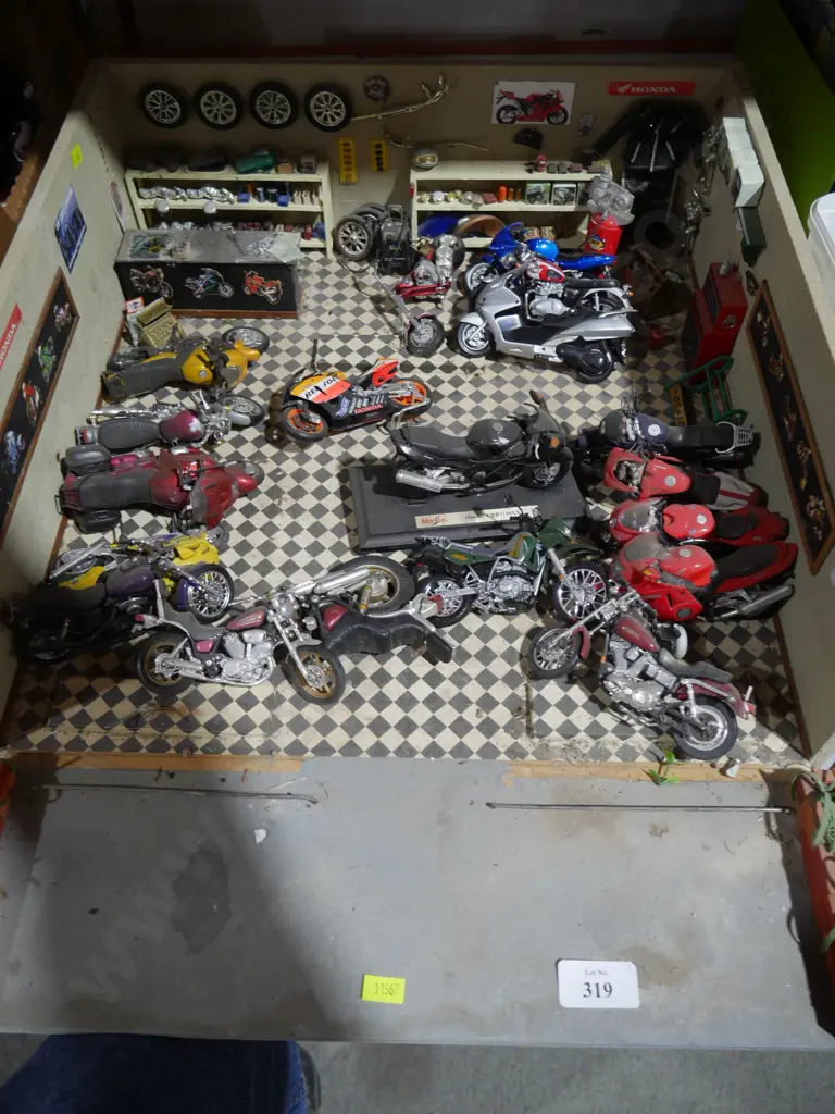 Assorted model motorbikes Image 1++