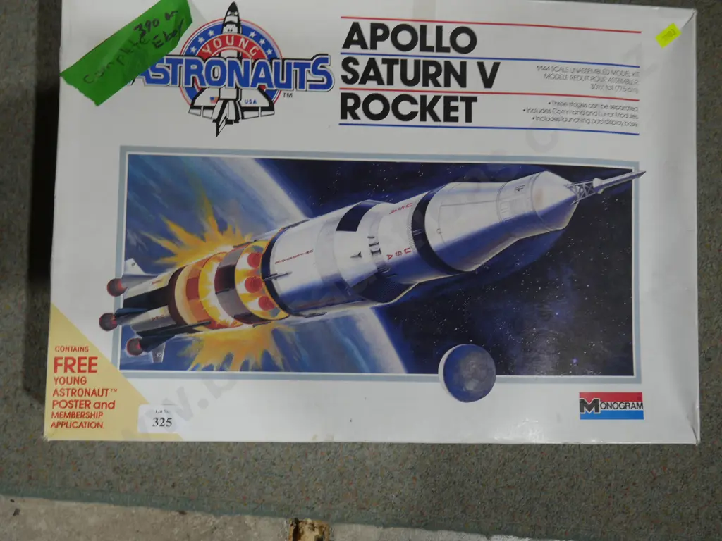 Apollo Saturn v rocket model Image 1++