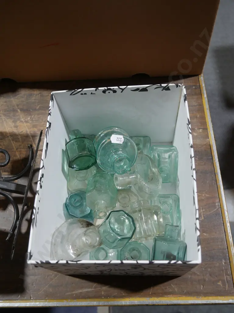 Small glass bottles Image 1++