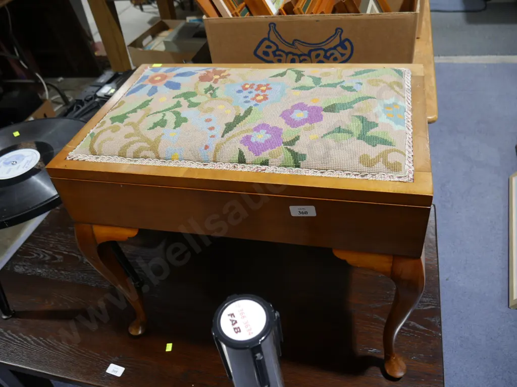 Piano stool Image 1++
